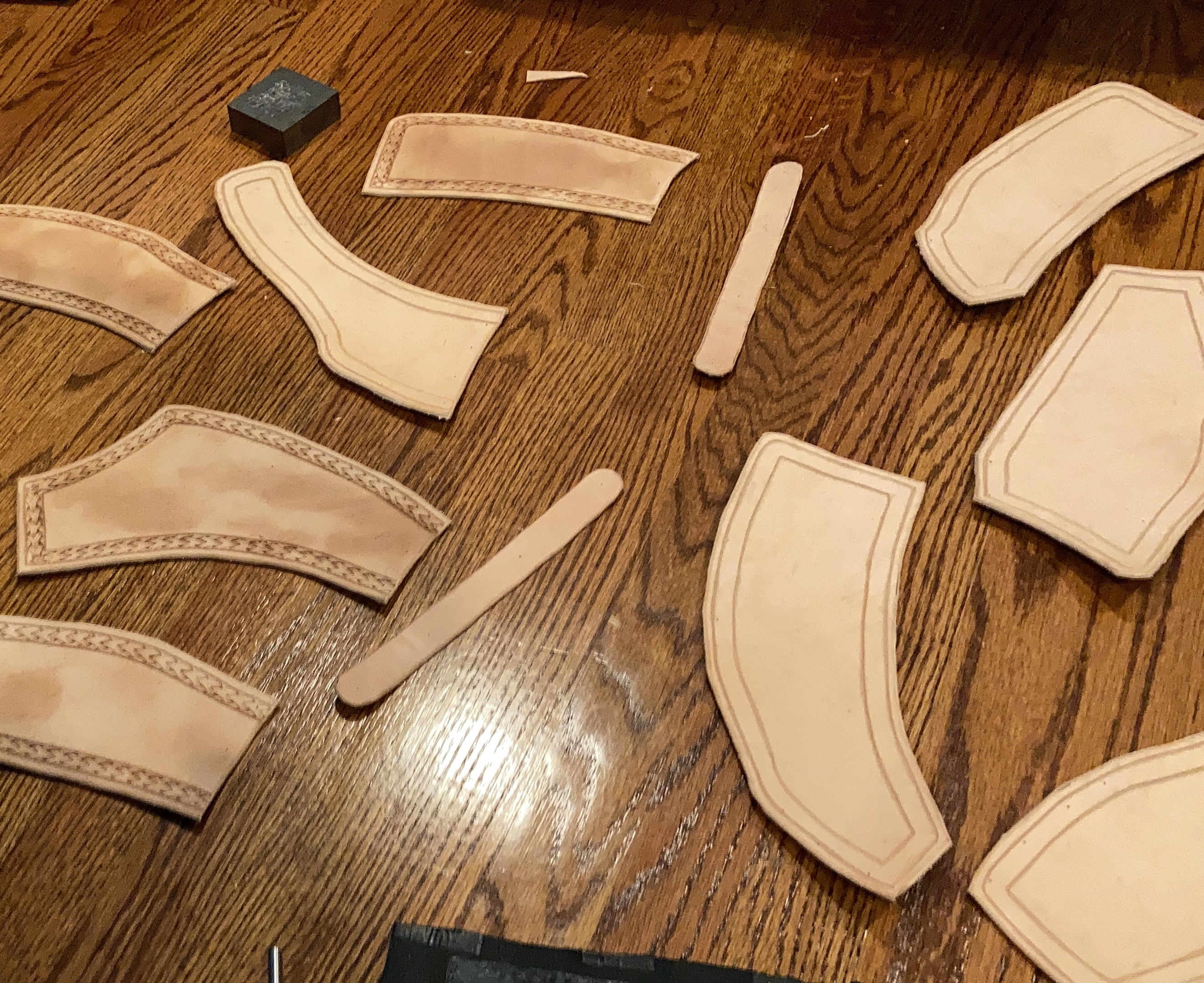 Galdran armour piece with blue dye application